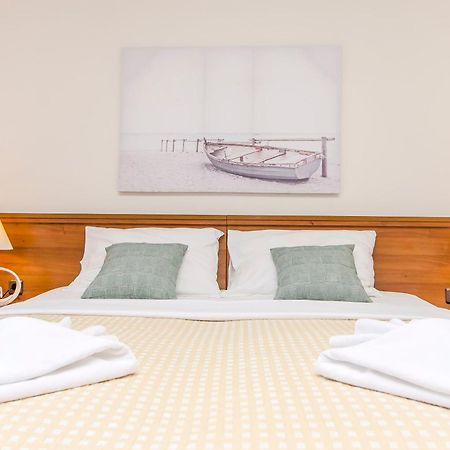 House Hotel Plava Laguna ティスノ エクステリア 写真