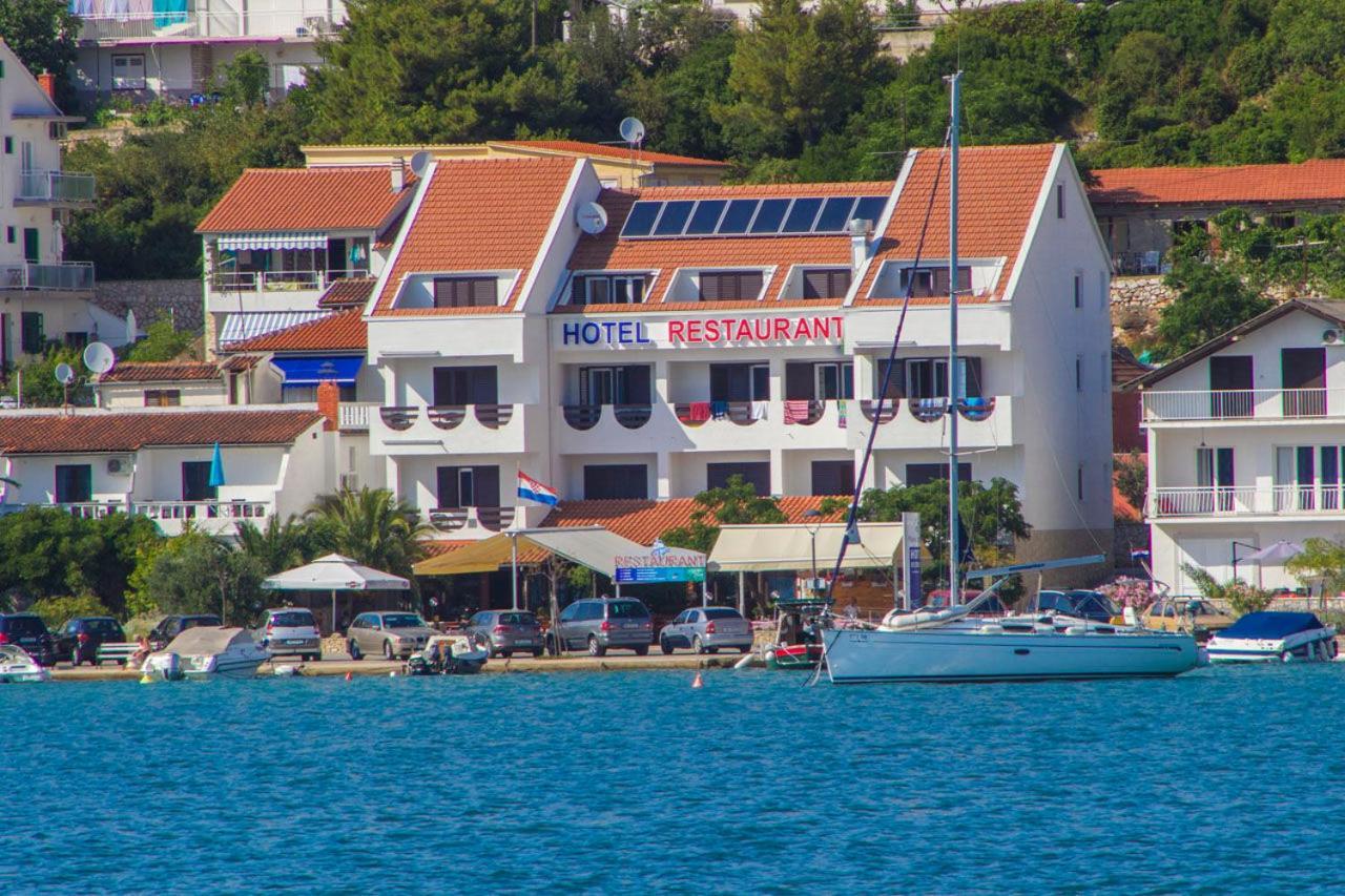 House Hotel Plava Laguna ティスノ エクステリア 写真
