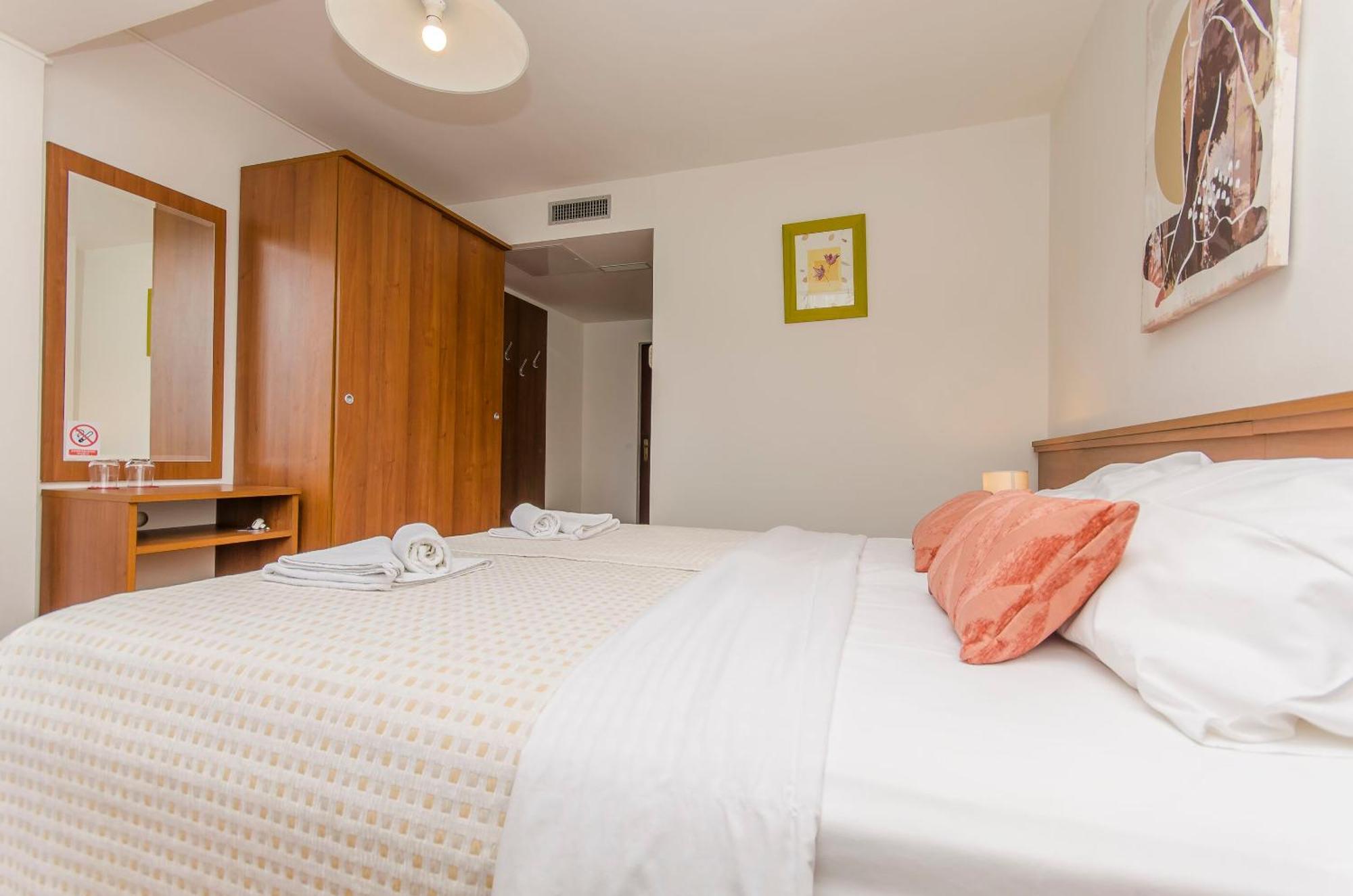 House Hotel Plava Laguna ティスノ エクステリア 写真