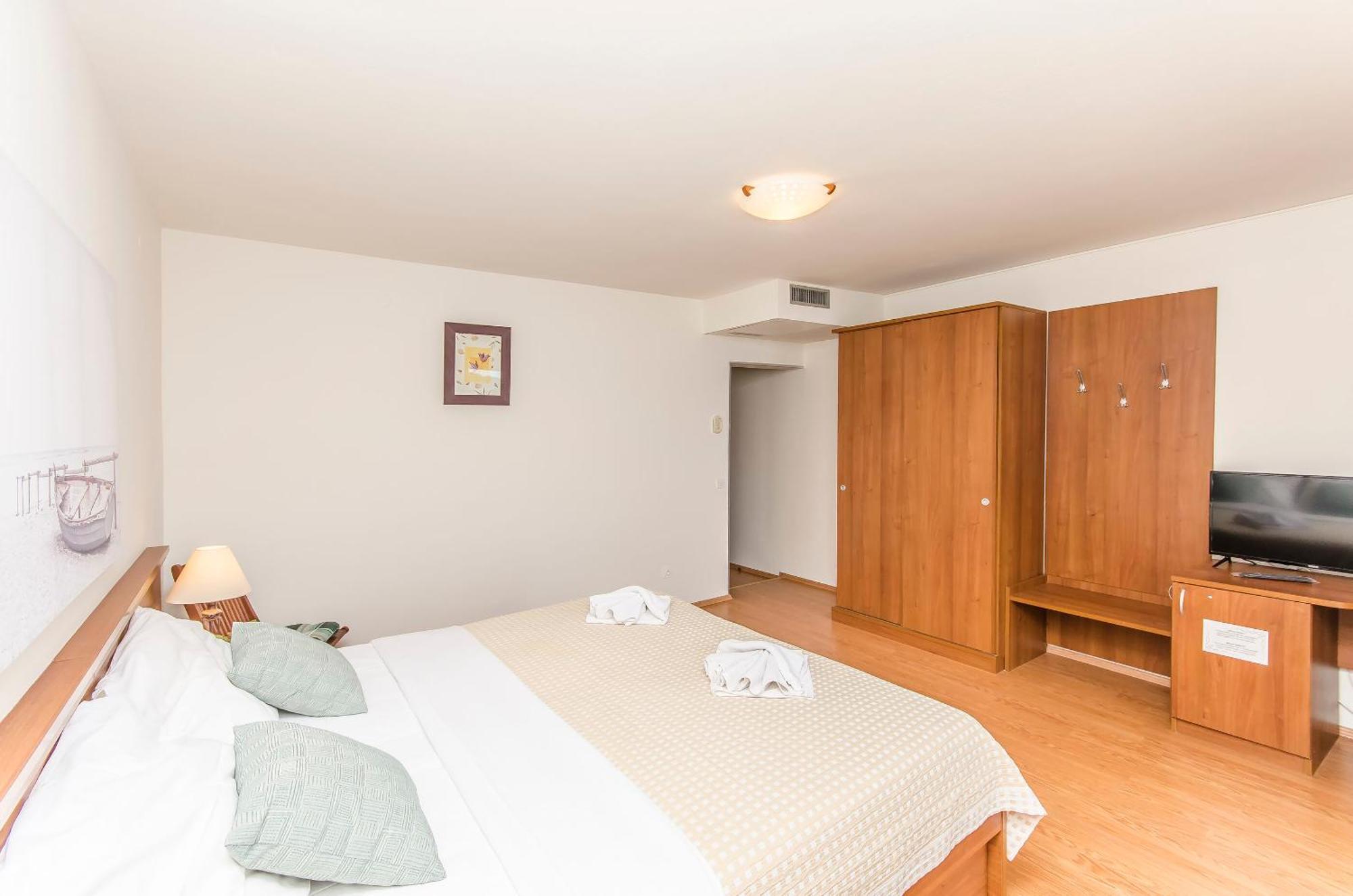 House Hotel Plava Laguna ティスノ エクステリア 写真