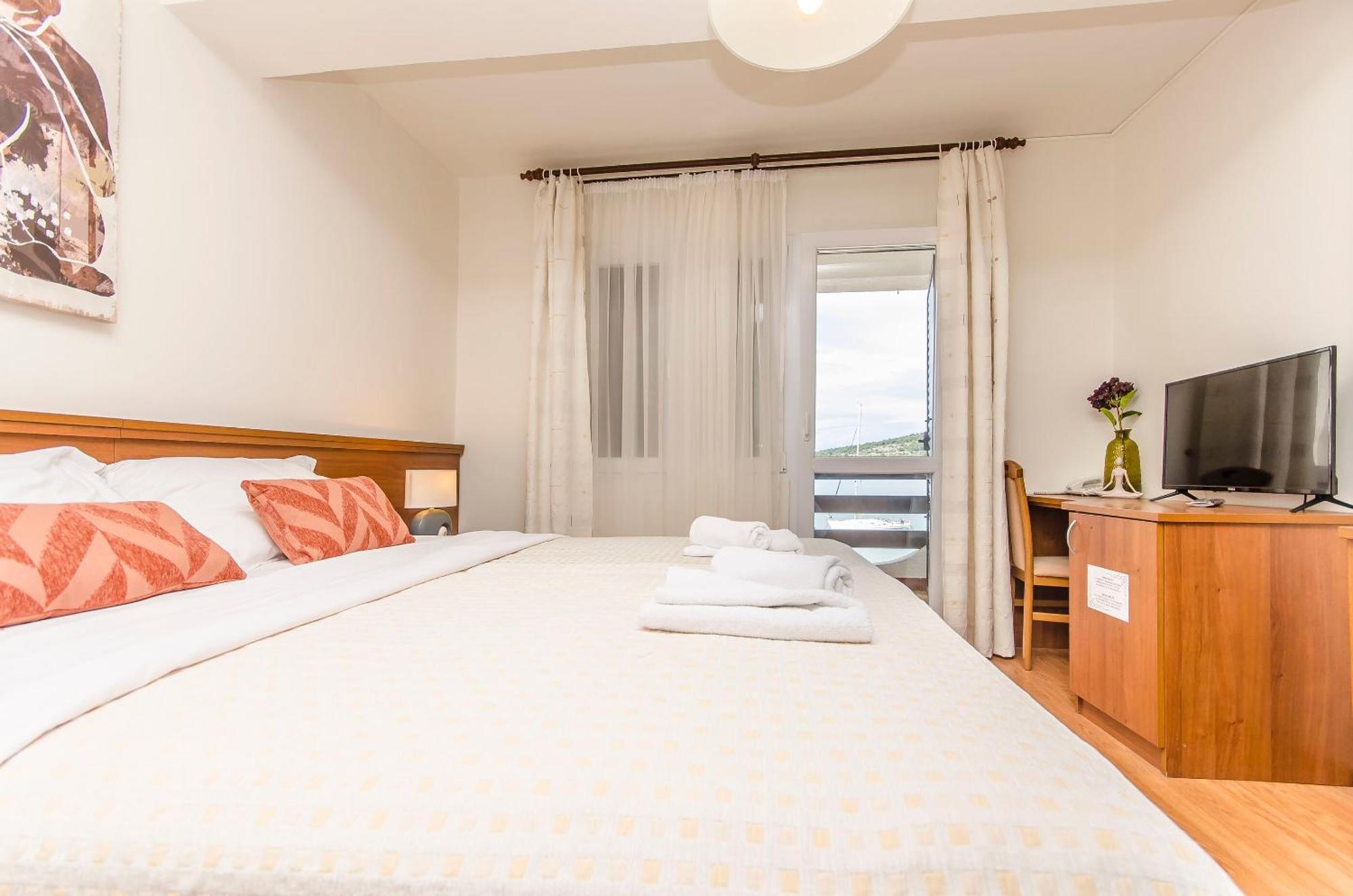 House Hotel Plava Laguna ティスノ エクステリア 写真