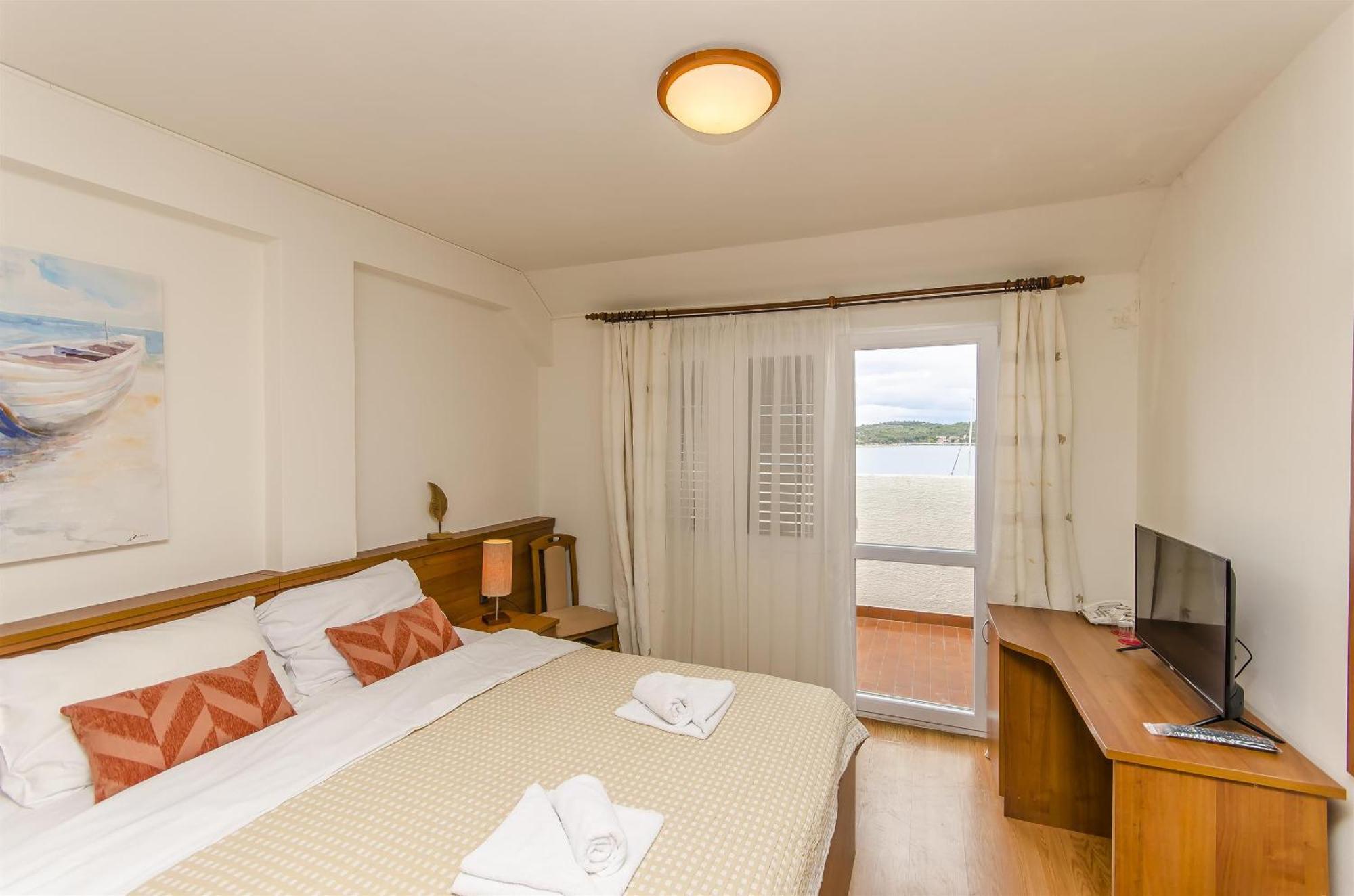 House Hotel Plava Laguna ティスノ エクステリア 写真