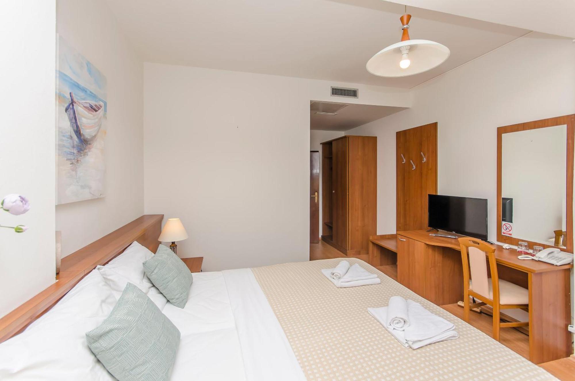 House Hotel Plava Laguna ティスノ エクステリア 写真