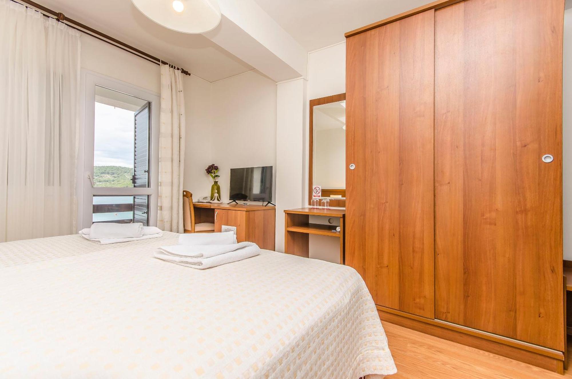 House Hotel Plava Laguna ティスノ エクステリア 写真