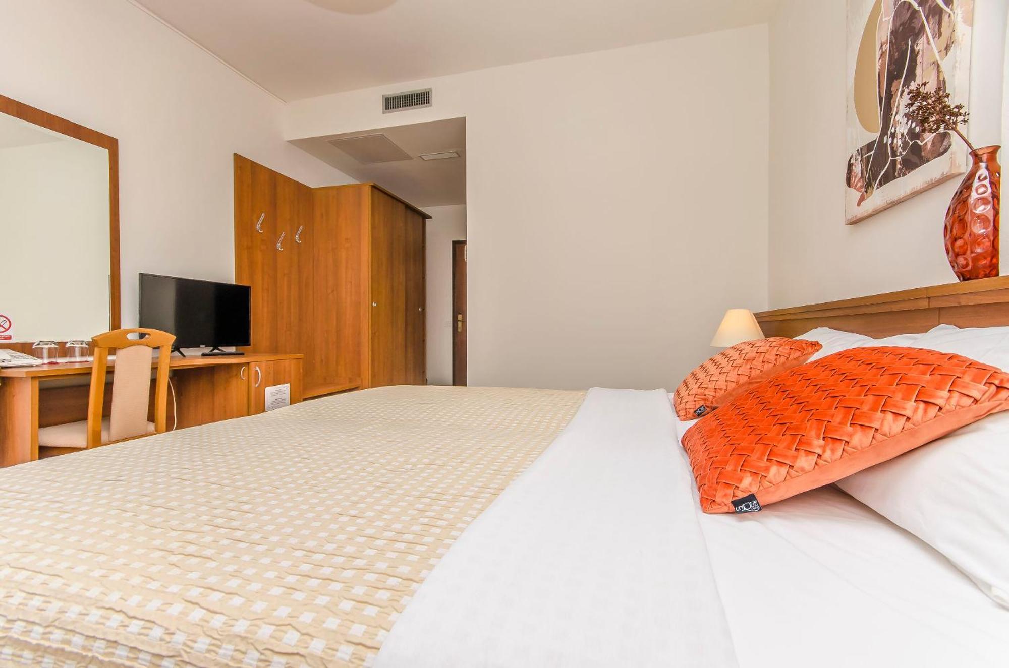 House Hotel Plava Laguna ティスノ エクステリア 写真