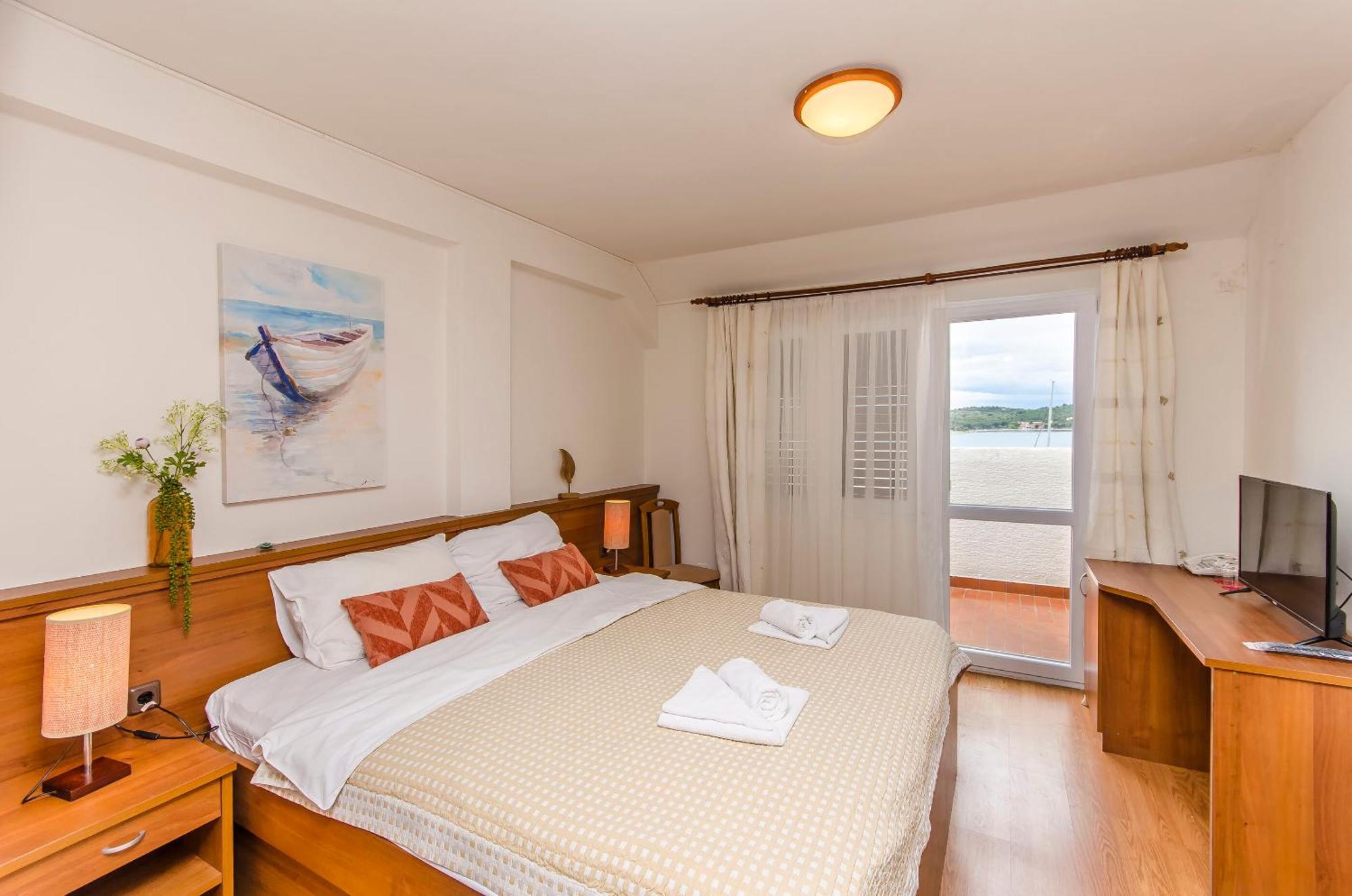 House Hotel Plava Laguna ティスノ エクステリア 写真
