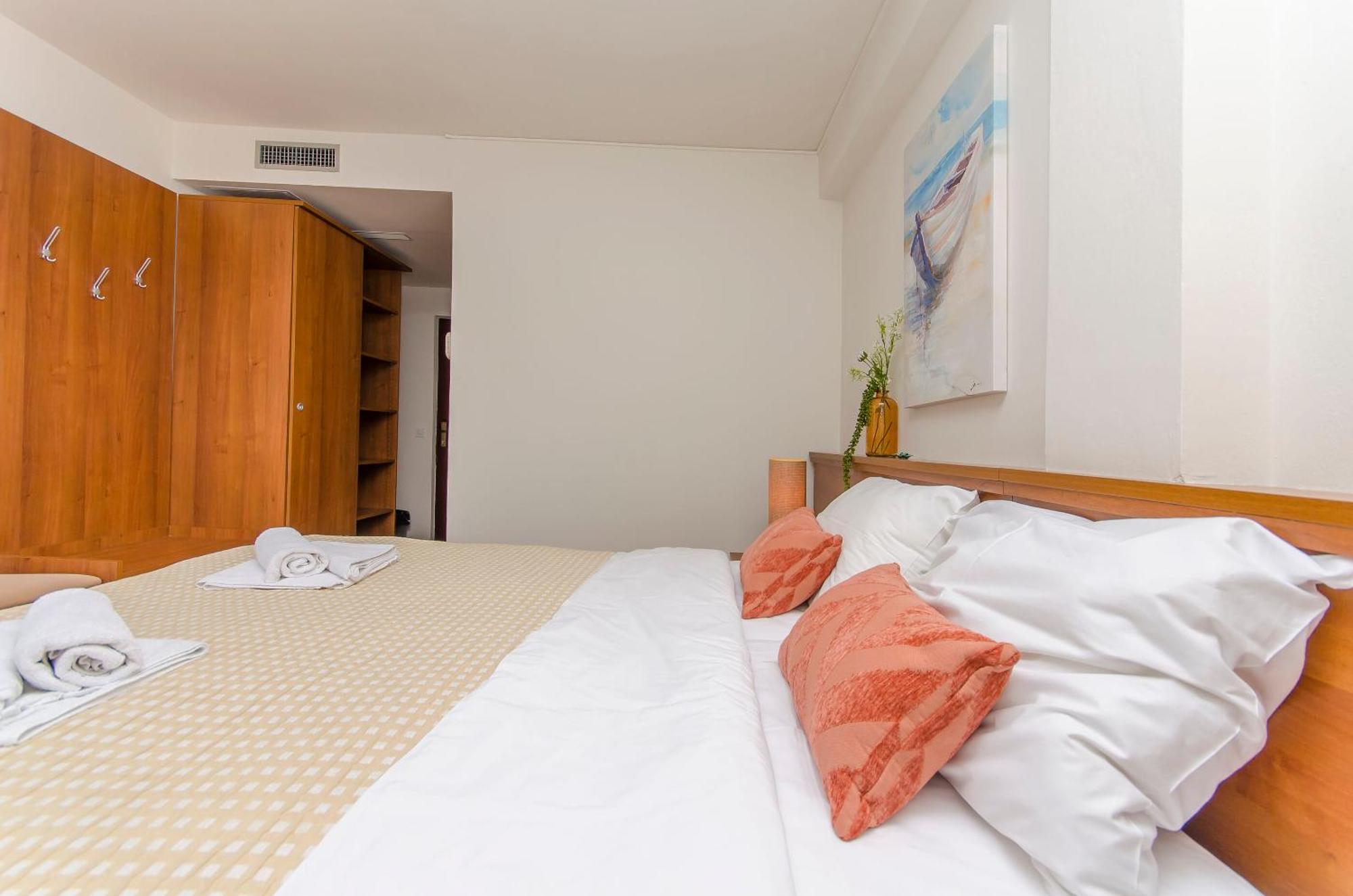 House Hotel Plava Laguna ティスノ エクステリア 写真