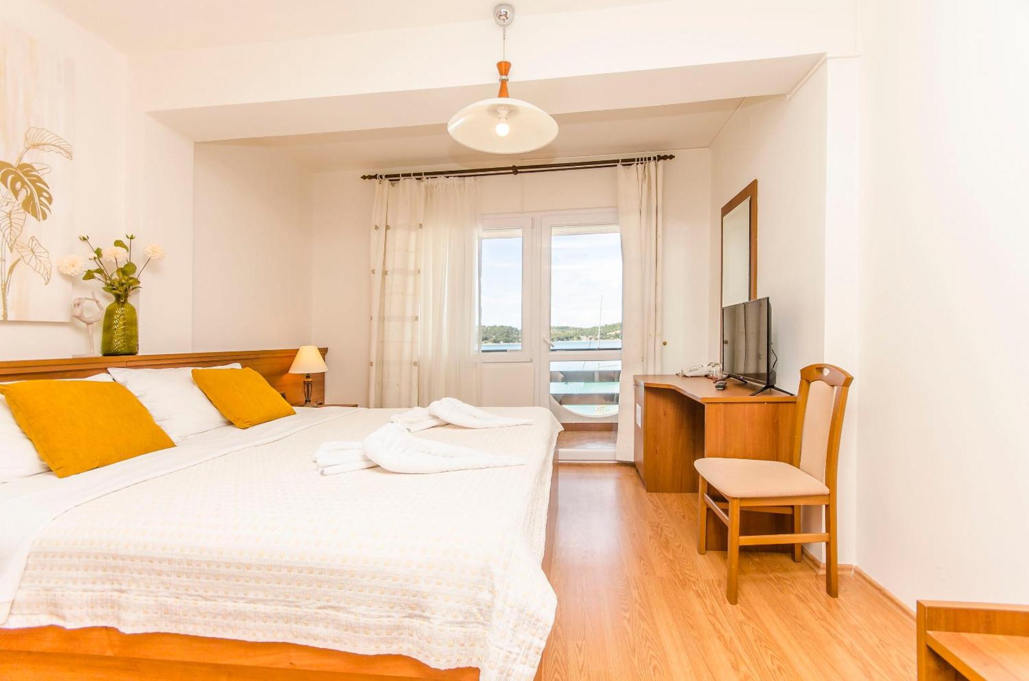 House Hotel Plava Laguna ティスノ エクステリア 写真