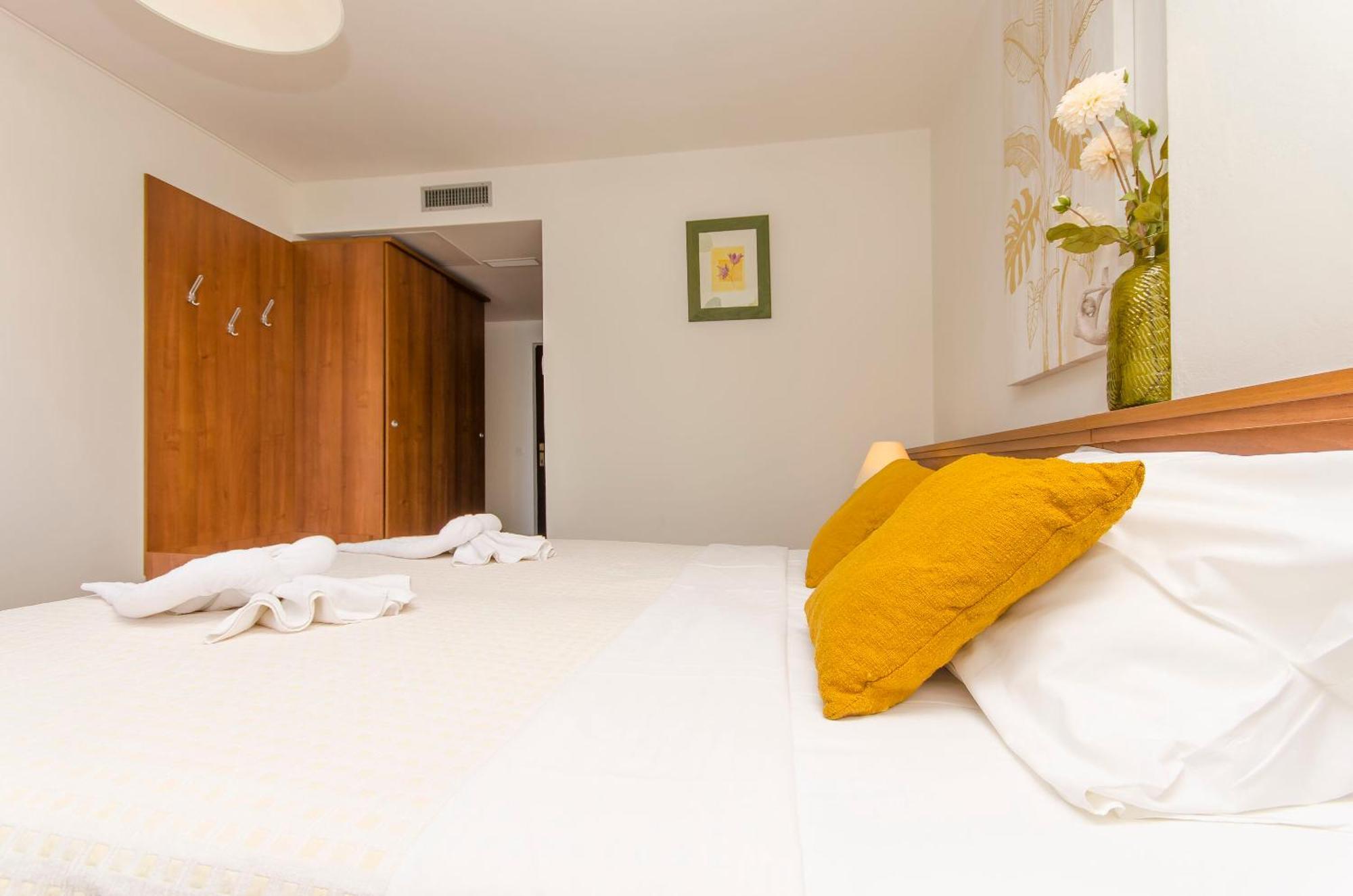 House Hotel Plava Laguna ティスノ エクステリア 写真