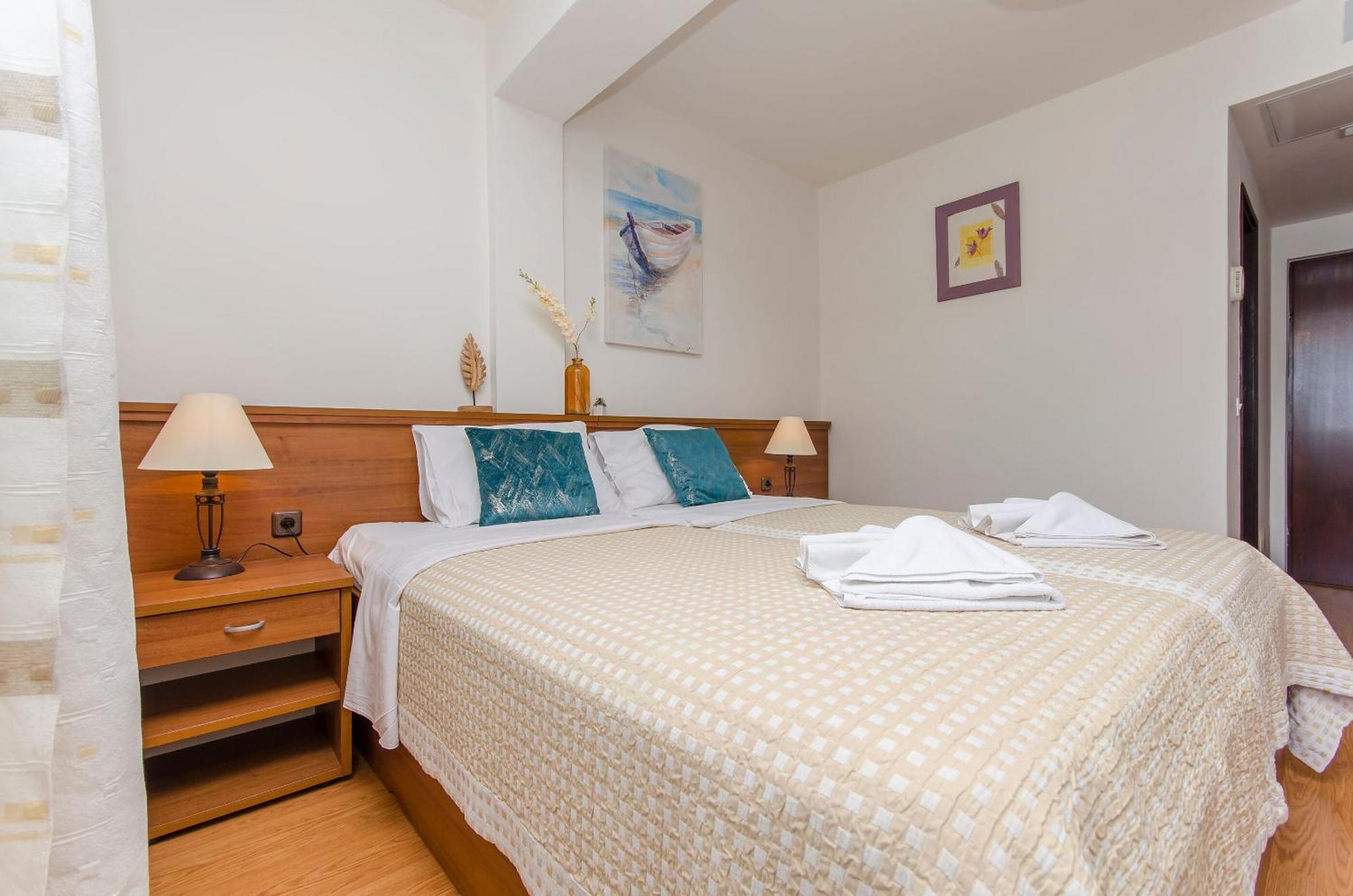 House Hotel Plava Laguna ティスノ エクステリア 写真