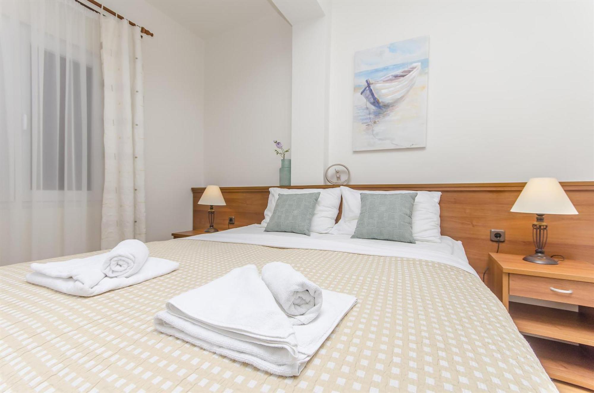House Hotel Plava Laguna ティスノ エクステリア 写真