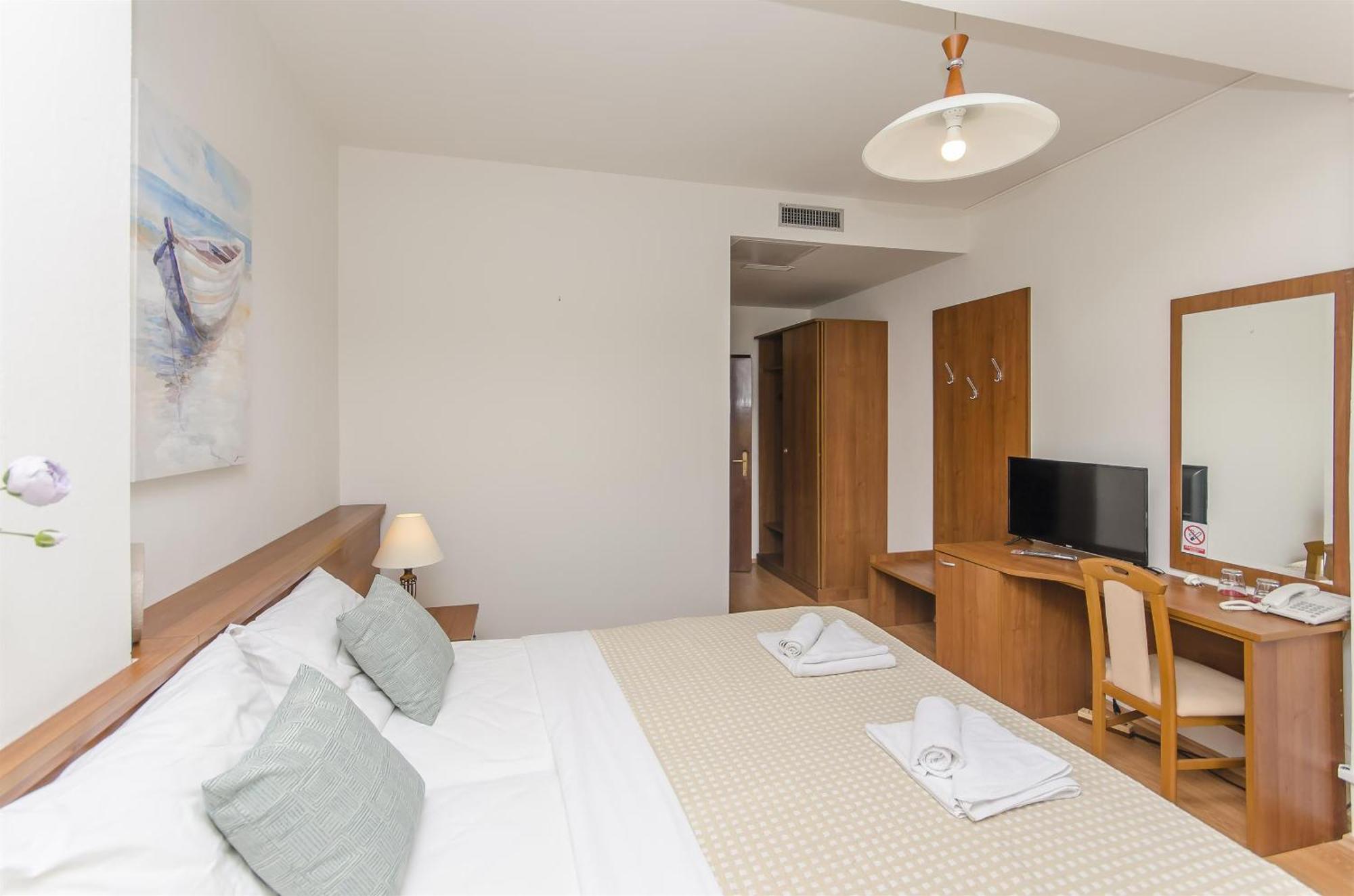 House Hotel Plava Laguna ティスノ エクステリア 写真